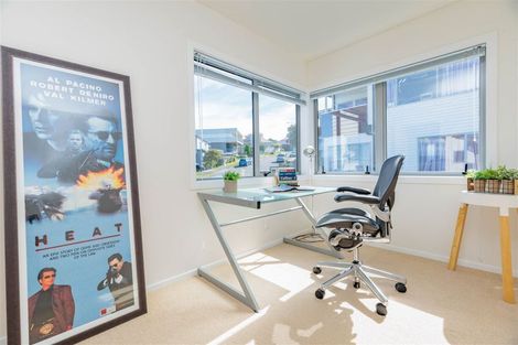 Photo of property in 27 Tamworth Crescent, Newlands, Wellington, 6037