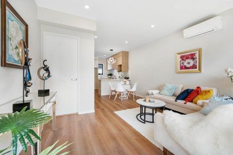 Photo of property in 9/10 Newington Road, Henderson, Auckland, 0612