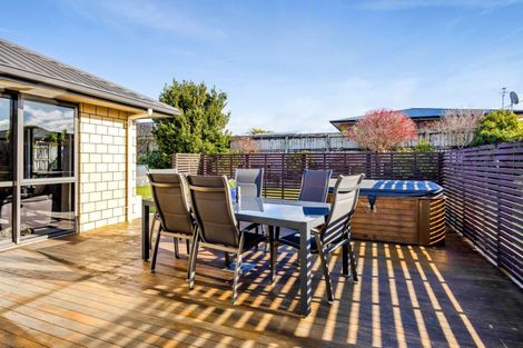 Photo of property in 21 Montague Grove, Stratford, 4332