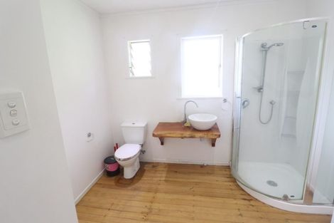 Photo of property in 4 La Rosa Street, Green Bay, Auckland, 0604