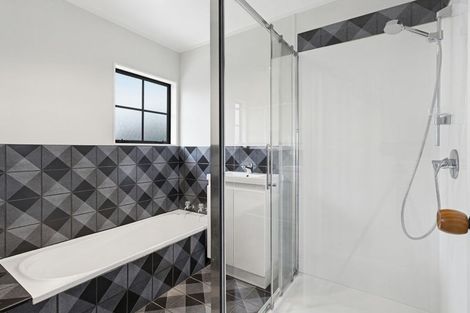 Photo of property in 18a Starforth Place, Henderson, Auckland, 0612