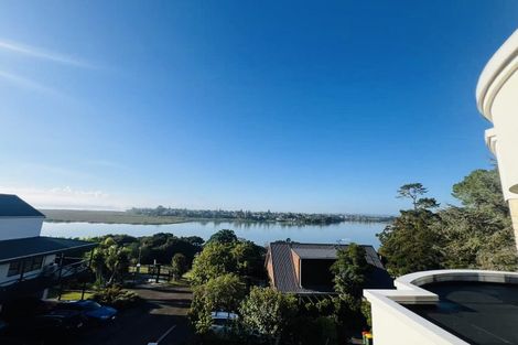 Photo of property in 15 Constable Lane, West Harbour, Auckland, 0618