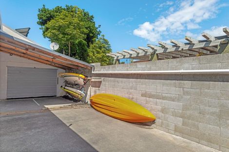 Photo of property in 2 Carnarvon Street, Gisborne, 4010