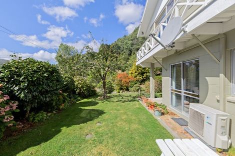 Photo of property in 83 Kent Street, Picton, 7220