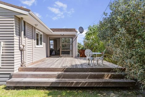 Photo of property in 22a Kirrie Avenue, Te Atatu South, Auckland, 0610