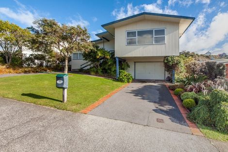 Photo of property in 5 Cranwell Street, Churton Park, Wellington, 6037