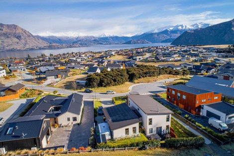 Photo of property in 8 Edgewood Place, Wanaka, 9305