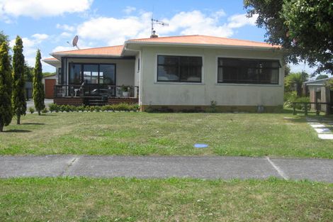 Photo of property in 11 Freyberg Street, Feilding, 4702