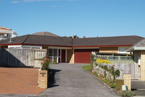Photo of property in 27 Eiger Place, Northpark, Auckland, 2013