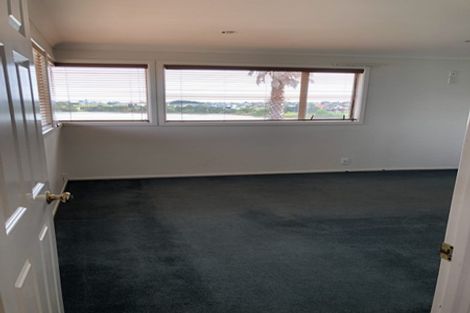 Photo of property in 27a St Annes Crescent, Wattle Downs, Auckland, 2103