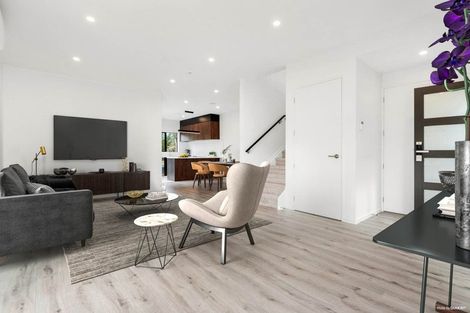 Photo of property in 1/105 Hobsonville Road, West Harbour, Auckland, 0618