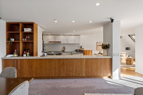 Photo of property in 2/326 Oriental Parade, Oriental Bay, Wellington, 6011