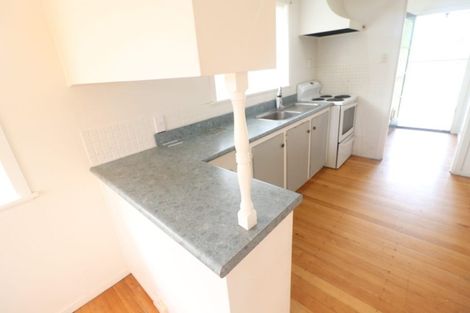 Photo of property in 4 La Rosa Street, Green Bay, Auckland, 0604