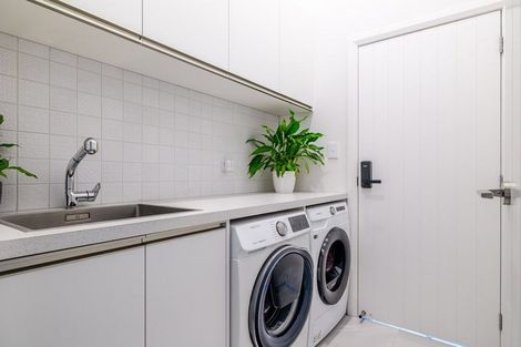 Photo of property in 2a Alton Place, Hokowhitu, Palmerston North, 4410