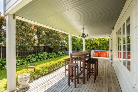 Photo of property in 122 Hine Street, New Plymouth, 4310
