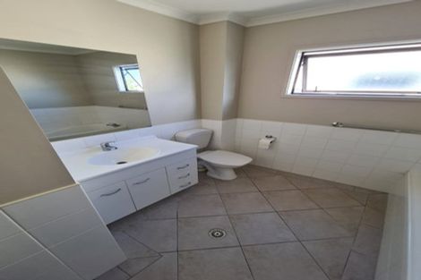 Photo of property in 38 Verdale Circle, Glen Eden, Auckland, 0602