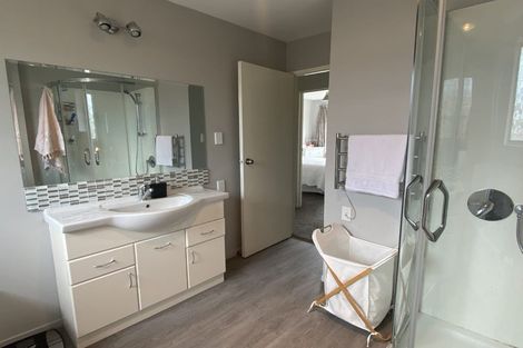 Photo of property in 21 Salford Avenue, Redwood, Christchurch, 8051