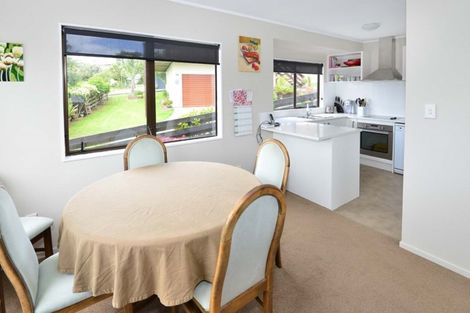 Photo of property in 14 Royalty Rise, Red Beach, 0932