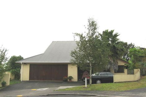 Photo of property in 2/10 Stoneleigh Court, Sunnynook, Auckland, 0632