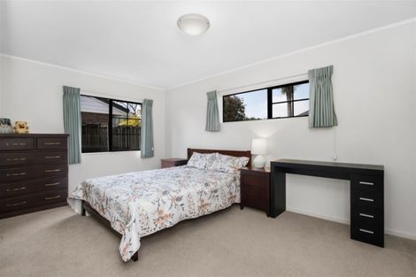 Photo of property in 14 Golfland Drive, Golflands, Auckland, 2013