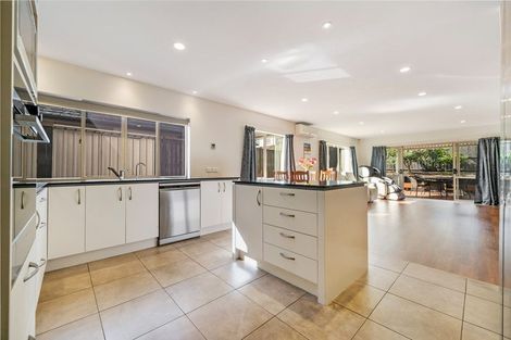 Photo of property in 11 Kouras Place, Flat Bush, Auckland, 2016