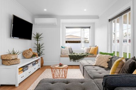 Photo of property in 30 Storey Avenue, Forest Lake, Hamilton, 3200