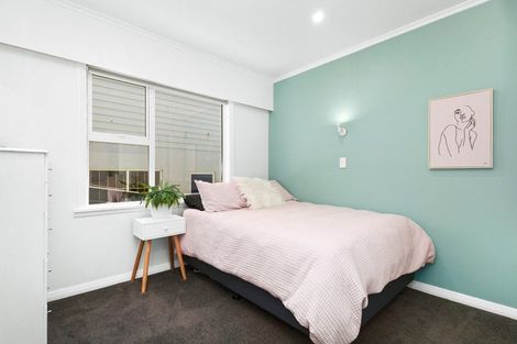 Photo of property in 37 Sunrise Boulevard, Tawa, Wellington, 5028