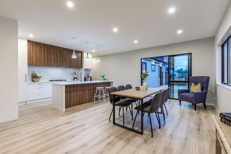 Photo of property in 13 Konoba Avenue, Kumeu, 0810