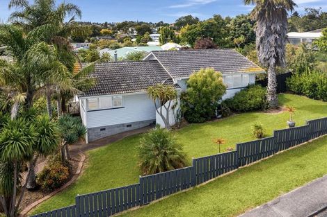 Photo of property in 14 Roick Parade, Glen Eden, Auckland, 0602