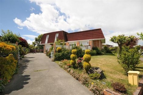 Photo of property in 28 Delaware Crescent, Russley, Christchurch, 8042