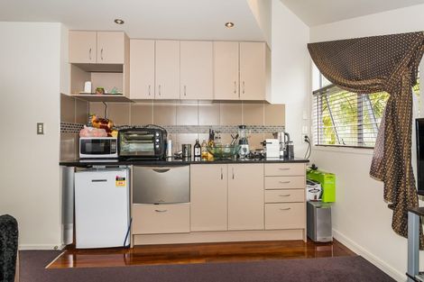 Photo of property in 34 Kiteroa Terrace, Rothesay Bay, Auckland, 0630
