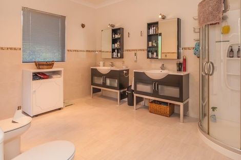 Photo of property in 32 Pohutukawa Drive, Levin, 5571