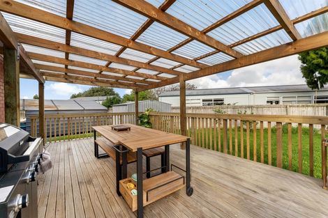Photo of property in 9 Gwendoline Avenue, Te Atatu Peninsula, Auckland, 0610
