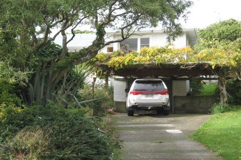 Photo of property in 2 Robert Street, Newlands, Wellington, 6037