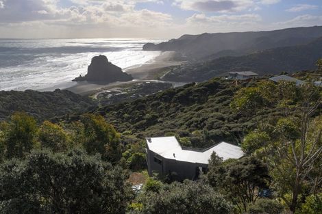 Photo of property in 73 Piha Road, Piha, New Lynn, 0772