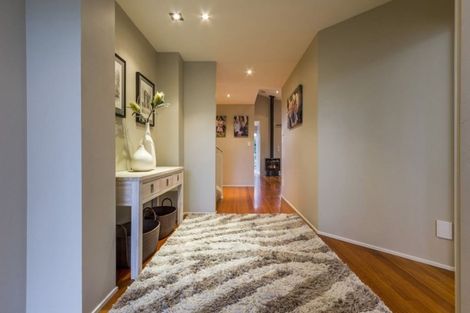 Photo of property in 14 English Oak Drive, Schnapper Rock, Auckland, 0632