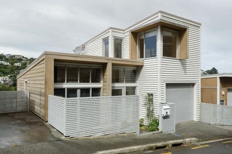 Photo of property in 30 Tiketike Way, Brooklyn, Wellington, 6021