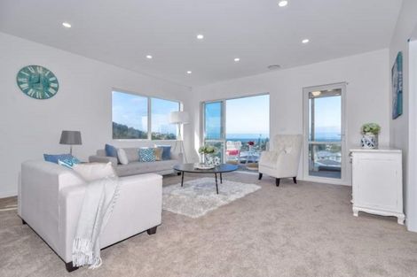 Photo of property in 32 Ngahere Views, Orewa, 0931