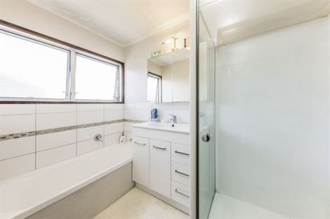 Photo of property in 5 Marlene Avenue, Te Atatu South, Auckland, 0610