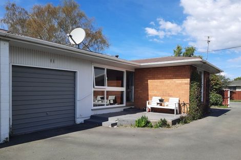 Photo of property in 43 Prestons Road, Redwood, Christchurch, 8051