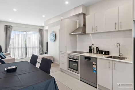 Photo of property in 24/11 Ray Small Drive, Papakura, 2110