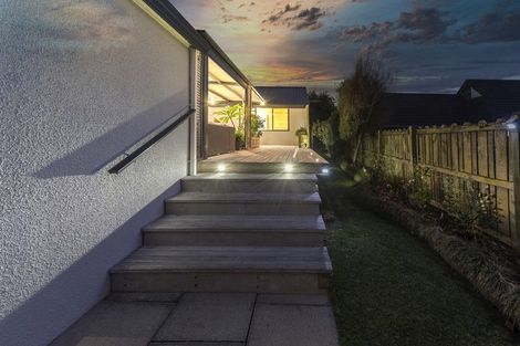 Photo of property in 32 Glucina Avenue, West Harbour, Auckland, 0618