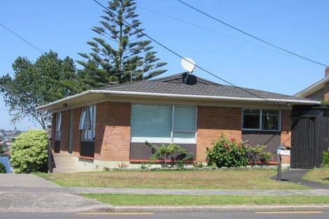 Photo of property in 2/104 Carlisle Road, Browns Bay, Auckland, 0632