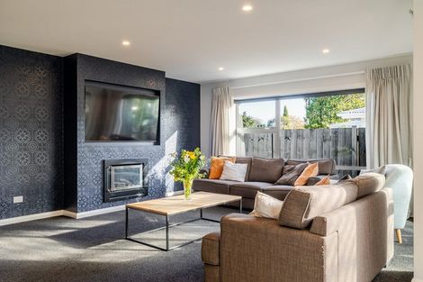 Photo of property in 2a Alton Place, Hokowhitu, Palmerston North, 4410