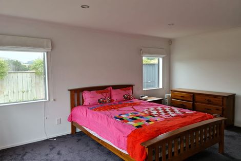 Photo of property in 90b/1 Endeavour Drive, Whitby, Porirua, 5024