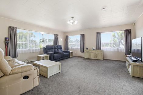 Photo of property in 40 Glenbervie Crescent, Massey, Auckland, 0614