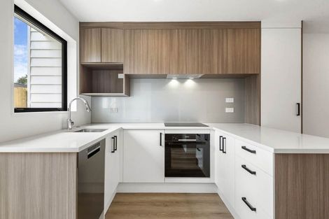 Photo of property in 5/94 Godley Road, Green Bay, Auckland, 0604