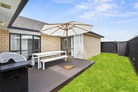 Photo of property in 27 Kotuku Crescent, Takanini, 2112