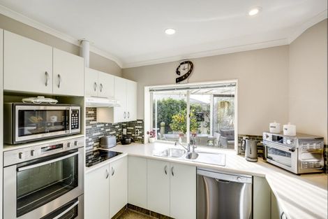 Photo of property in 5 Flemington Place, Taradale, Napier, 4112