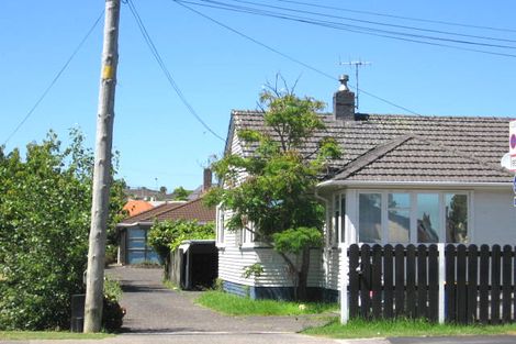 Photo of property in 1/4 Shakespeare Road, Milford, Auckland, 0620